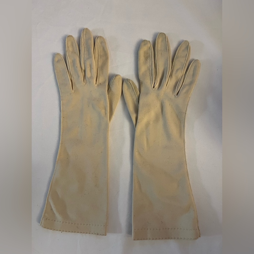 Vintage Ivory All Nylon Size 6.5 women’s opera gloves Made exclusively for Saks
